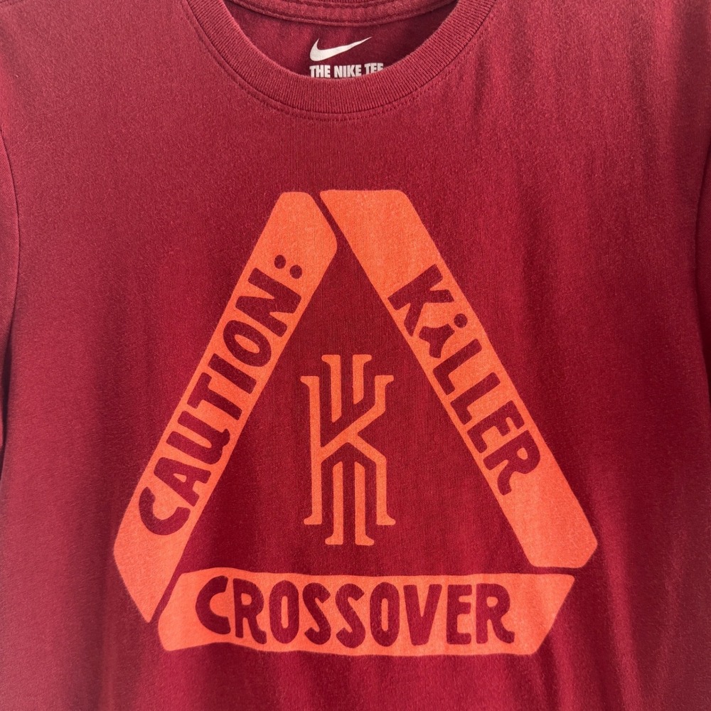 Nike Kyrie Irving Killer Crossover Dri-FIT Graphic T-Shirt Maroon Mens Small - Picture 2 of 8
